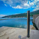 Mamma Mia House By The Sea バカル