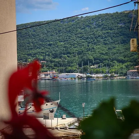 Mamma Mia House By The Sea *