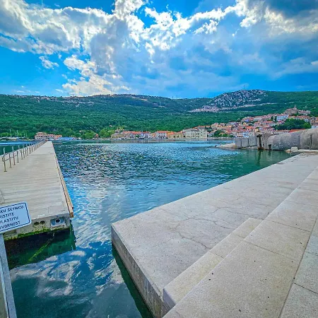 Mamma Mia House By The Sea Bakar